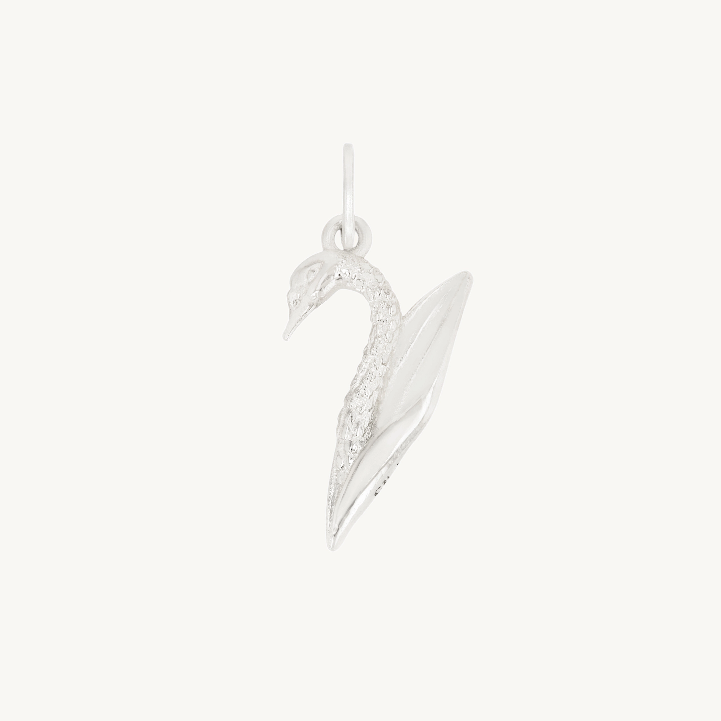 アクセサリー SWANS Mend Me Swan Silver Charm | Clairo x Catbird