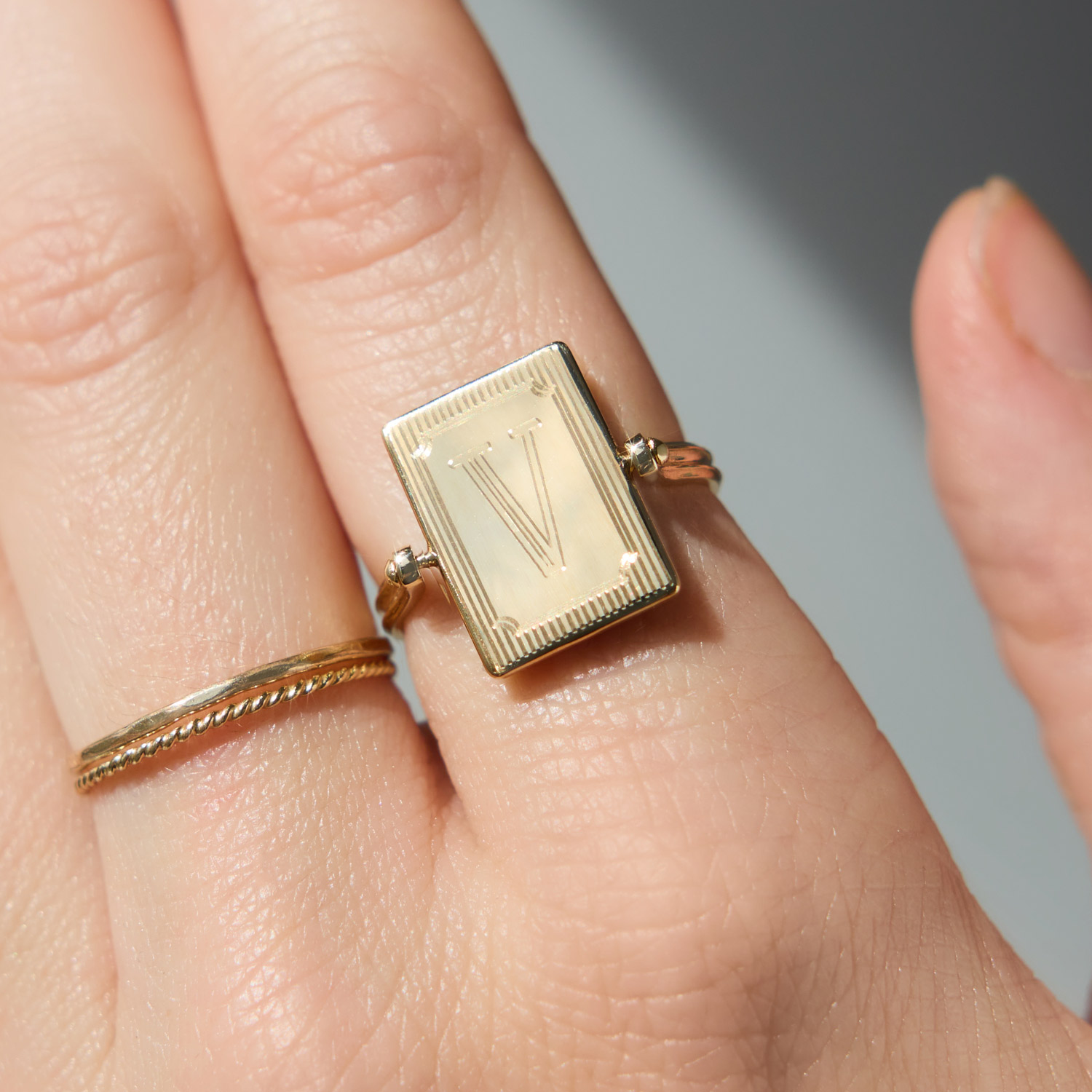 Catbird x Vito&rsquo;s Gems - Carmel Spinner Signet Carnelian Ring