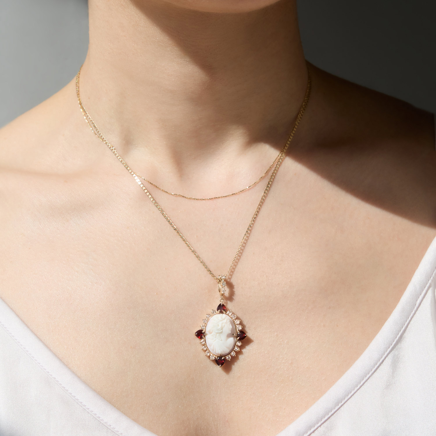 Catbird x Vito&rsquo;s Gems - Martha's Cameo in Love Pendant